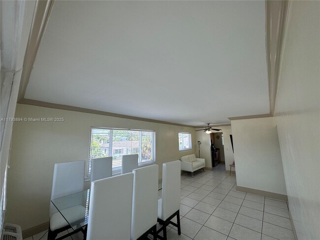 Building Photo - 8509 Crespi Blvd