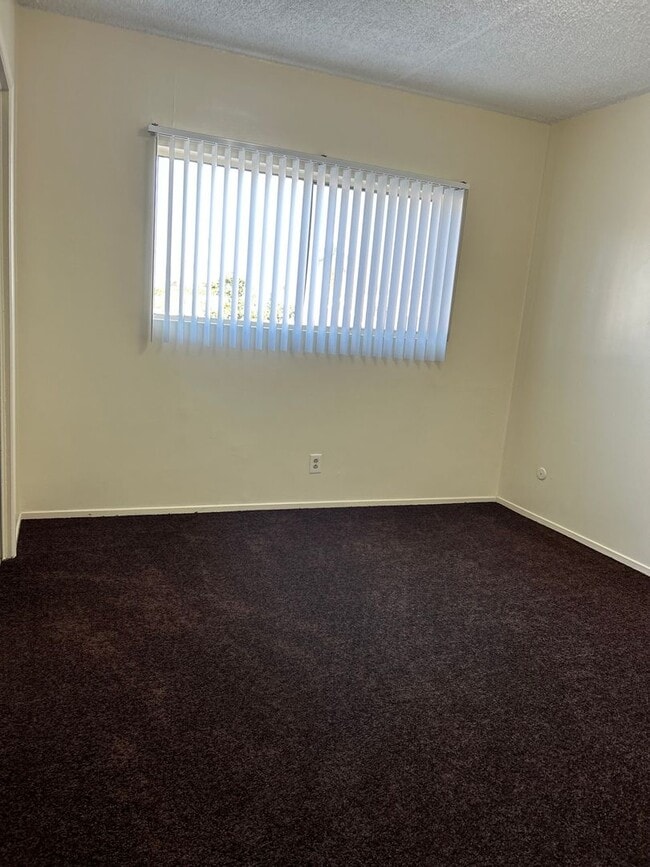 Building Photo - 1622 W 81st St