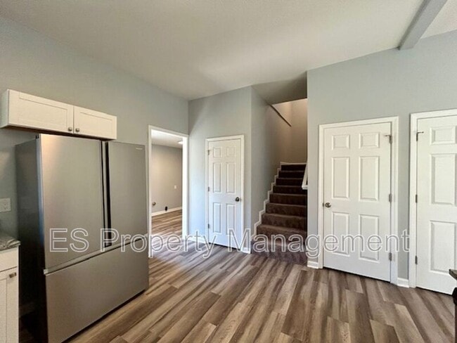 Building Photo - 838 N Temple Ave