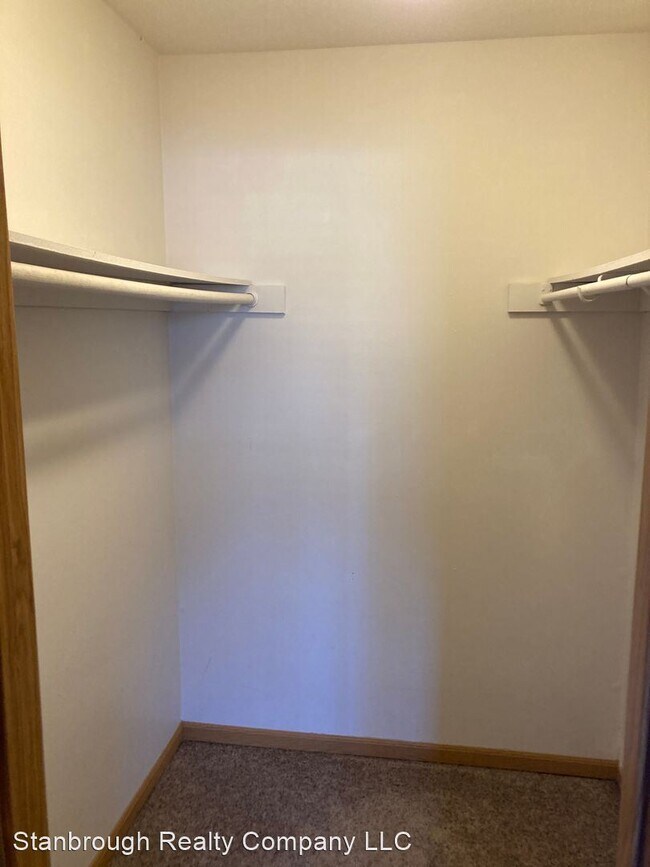 Building Photo - 1 br, 1 bath House - 9527 University Ave U...