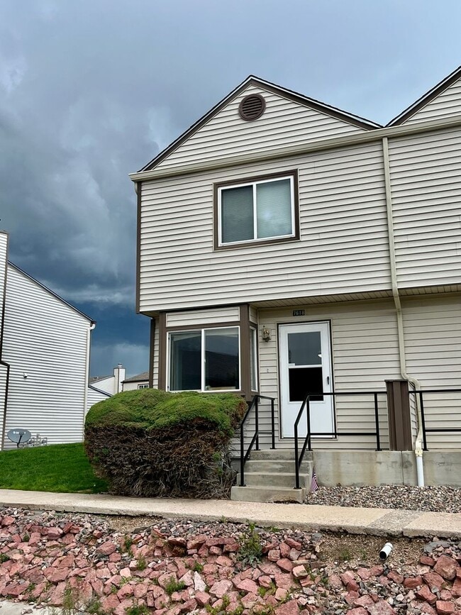 Building Photo - 7618 Lexington Manor Dr