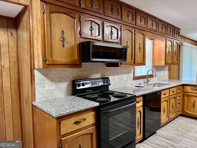 Building Photo - 5506 Woodland Dr