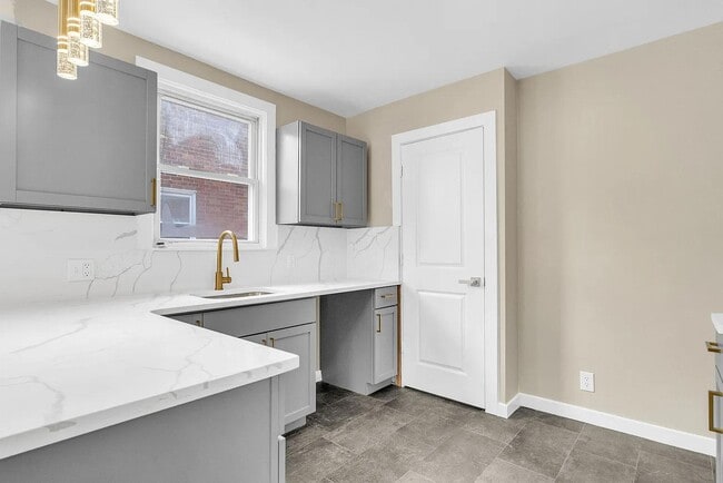 Building Photo - 5595 Cadieux Rd