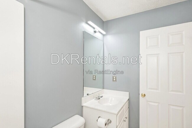 Building Photo - 6311 Shoreview Cir