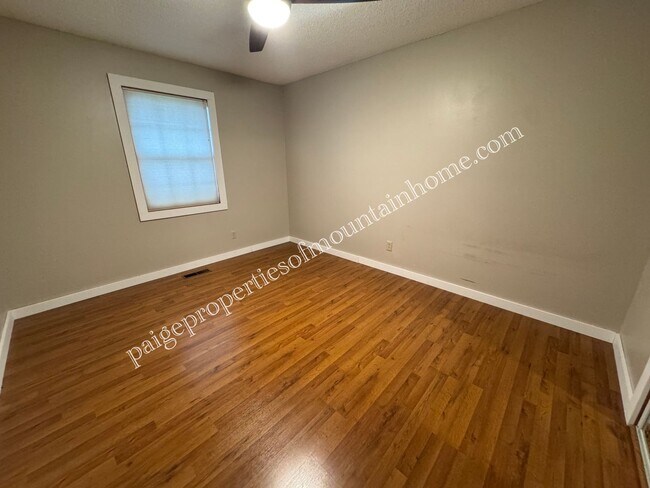 Building Photo - Charming 3 Bedroom, 2 Bath Home with Sunroom, Garage & Privacy-Fenced Yard