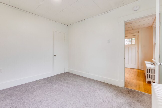 Building Photo - 406 Kingsboro St