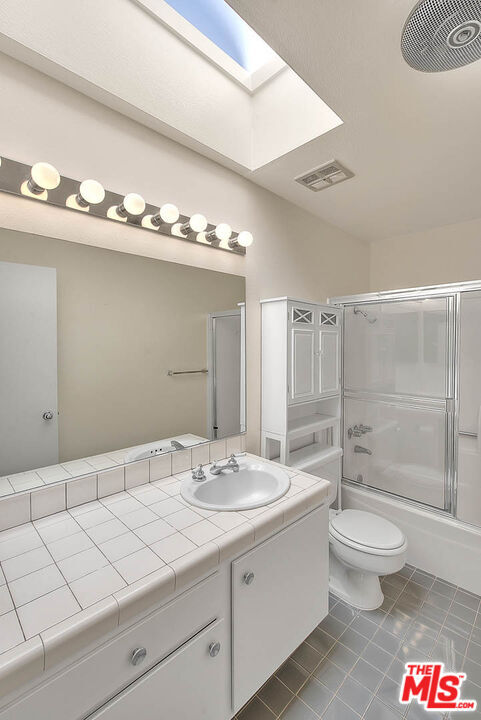 Building Photo - 4900 Overland Ave