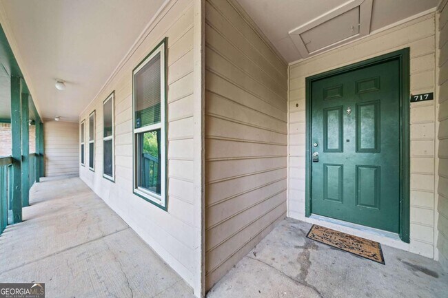 Building Photo - 717 Beaufort Cir