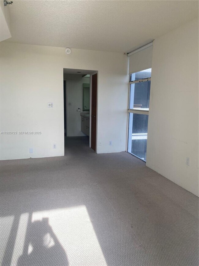 Building Photo - 20515 E Country Club Dr