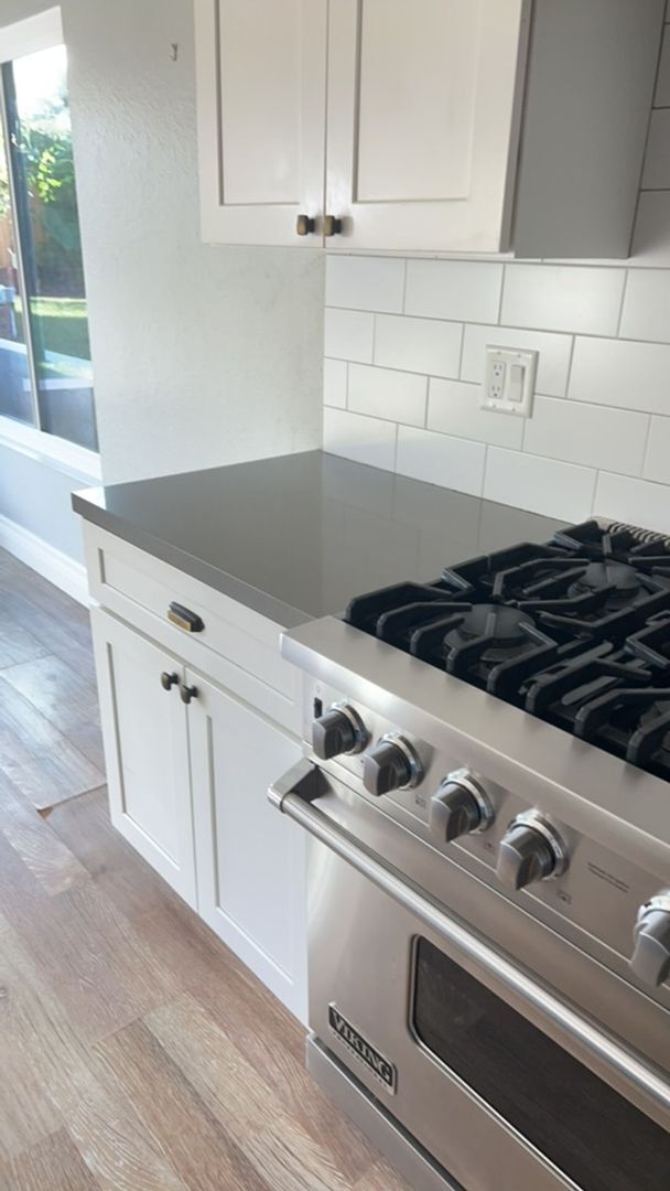 Building Photo - Beautiful Home Located in the very desirab...