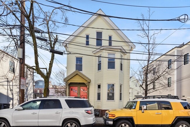 Building Photo - 8 Carlton St