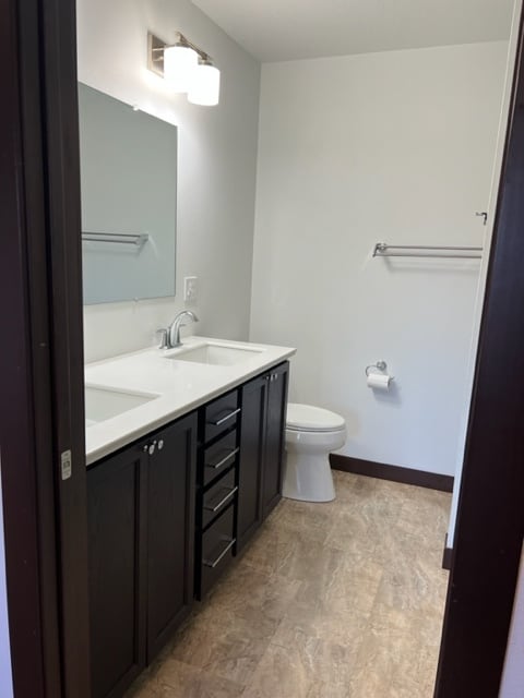 Building Photo - 1101 Linden Drive Unit 5