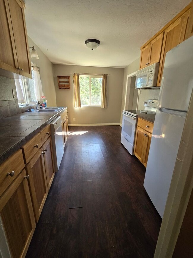 Building Photo - Great Single Level Home in Oakridge!