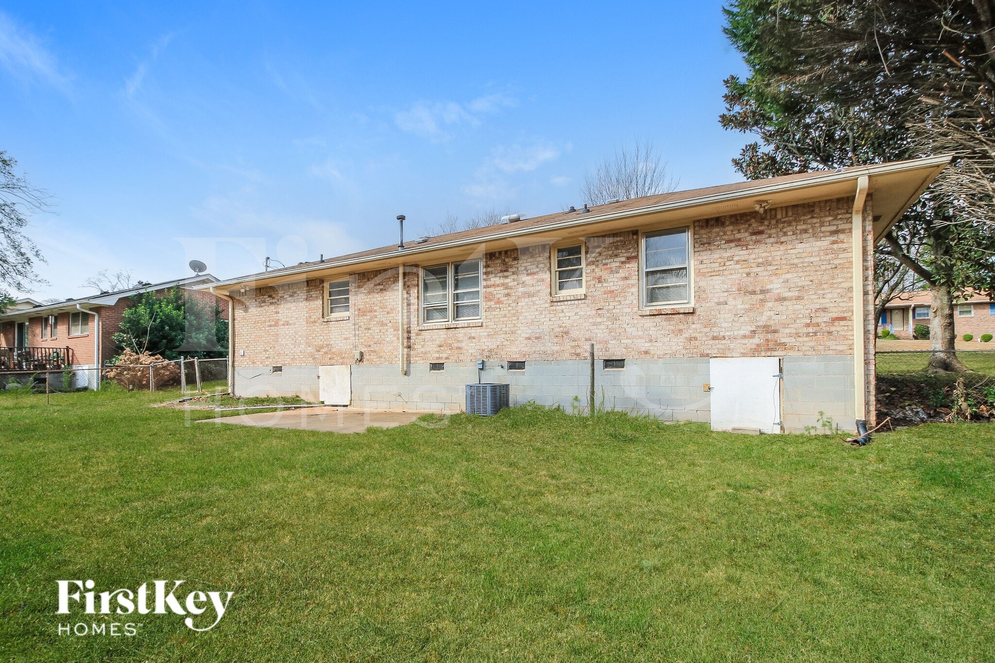 Building Photo - 2672 Lilac Dr