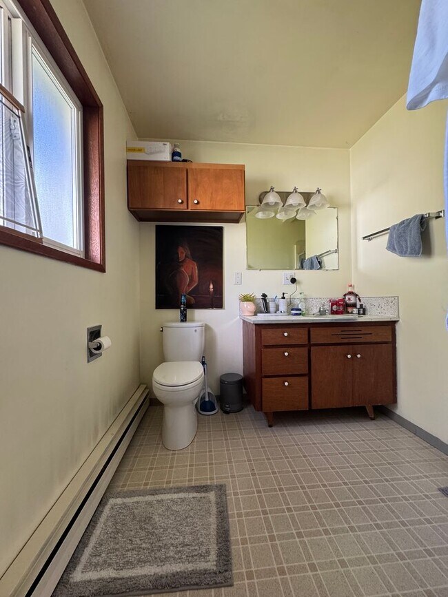Building Photo - Spacious 5 Bedroom Rental by Park