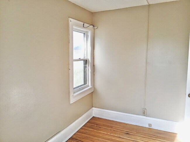 Building Photo - Adorable 4 Bed | 2 Bath in Longfellow