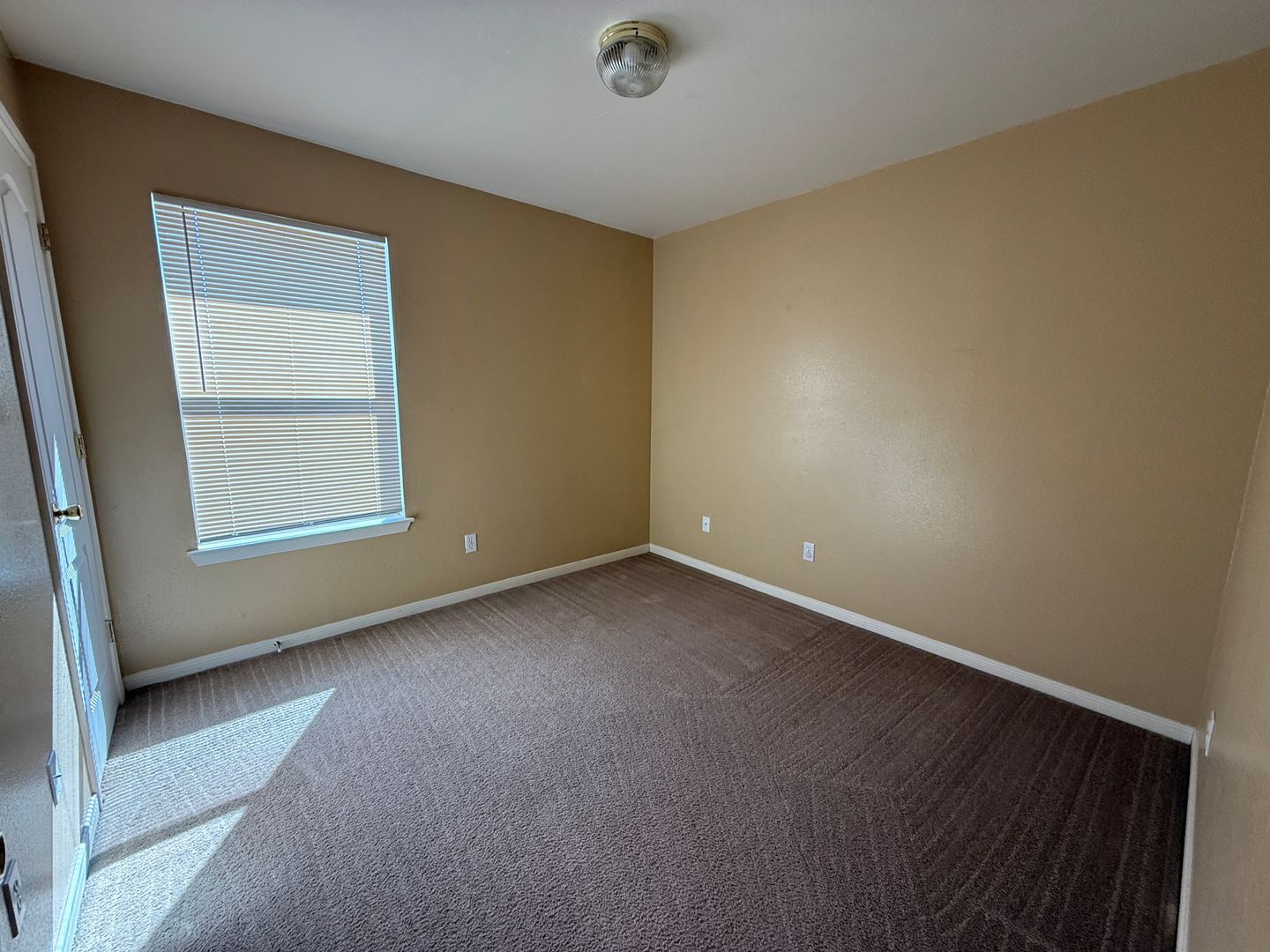 Building Photo - 711 S Amy Ln