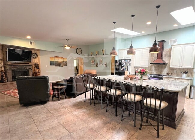 Building Photo - 3122 E Monterosa St