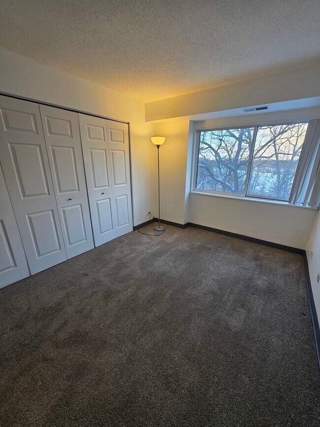 Building Photo - 1840 Huntington Blvd