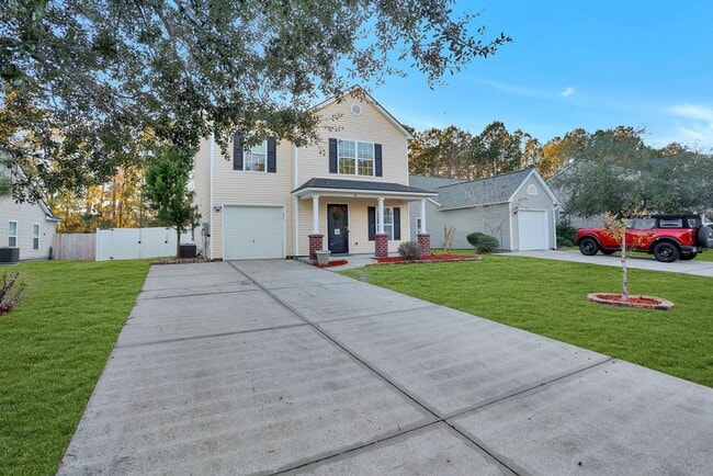 Building Photo - 3 bedroom 2 1/2 bath with loft