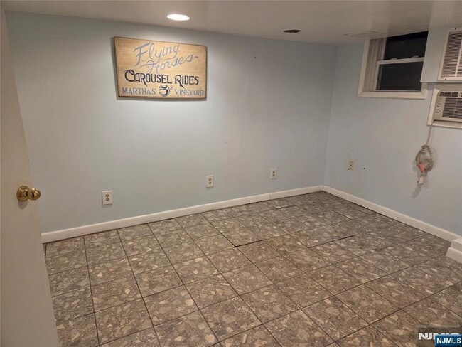 Building Photo - 276 Franklin Turnpike