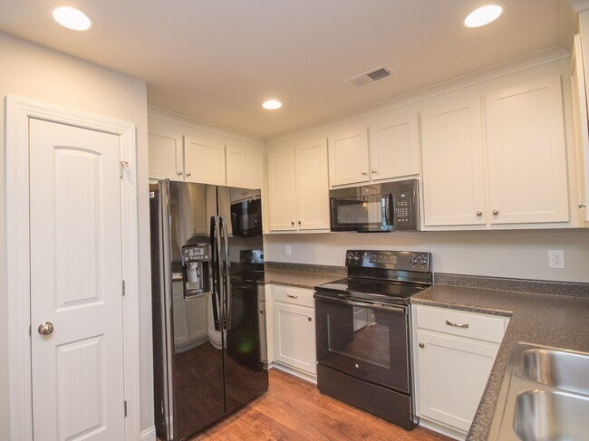 Building Photo - 17846 Sallows Dr