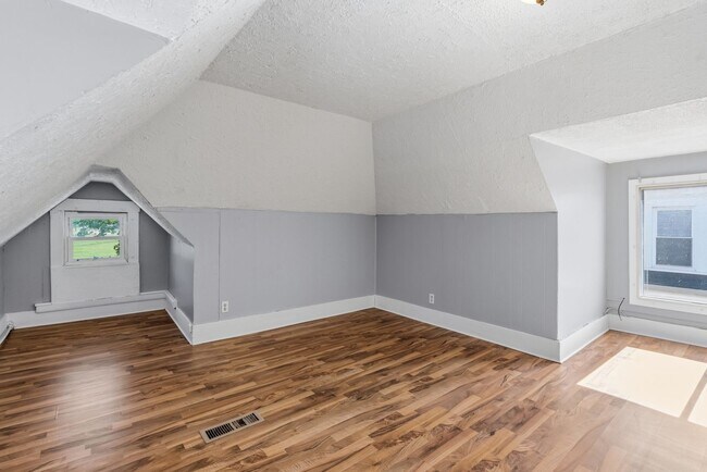 Building Photo - 921 15th St
