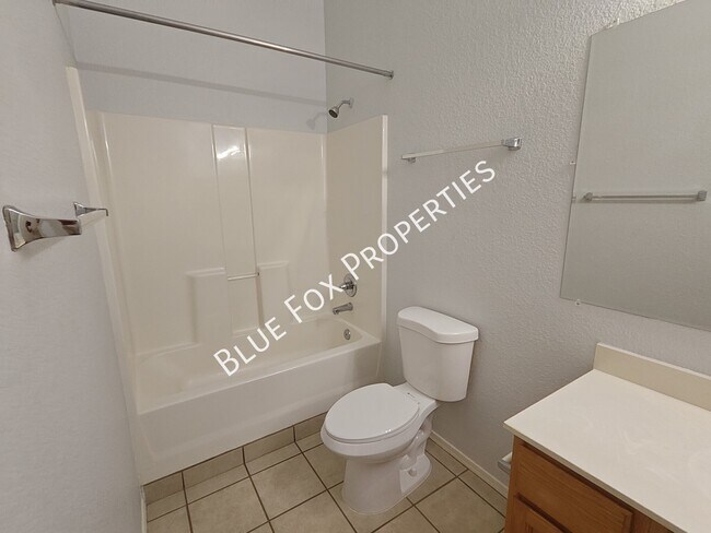 Building Photo - 7960 S Lennox Ln