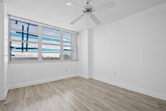 Building Photo - 18081 Biscayne Blvd
