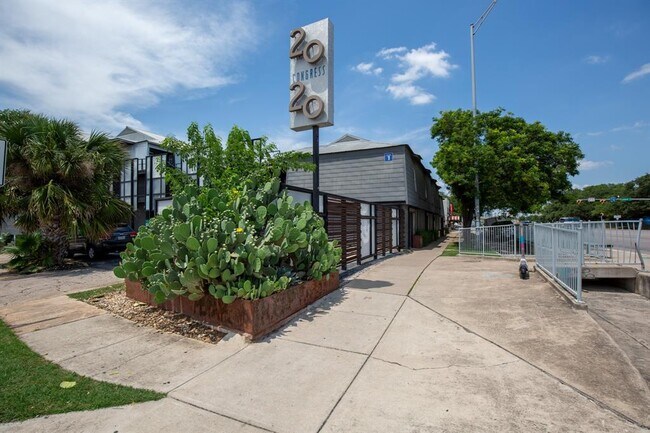 Building Photo - 2020 S Congress Ave