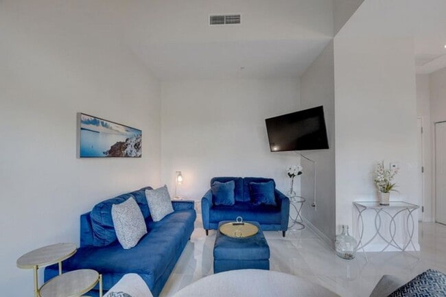 Building Photo - 350 N Federal Hwy