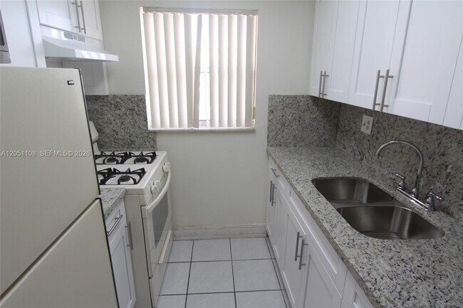 Building Photo - 1655 W 44th Pl