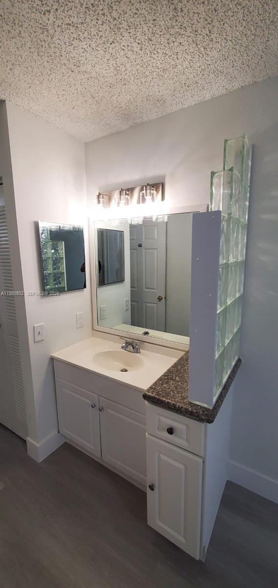 Building Photo - 9999 Summerbreeze Dr