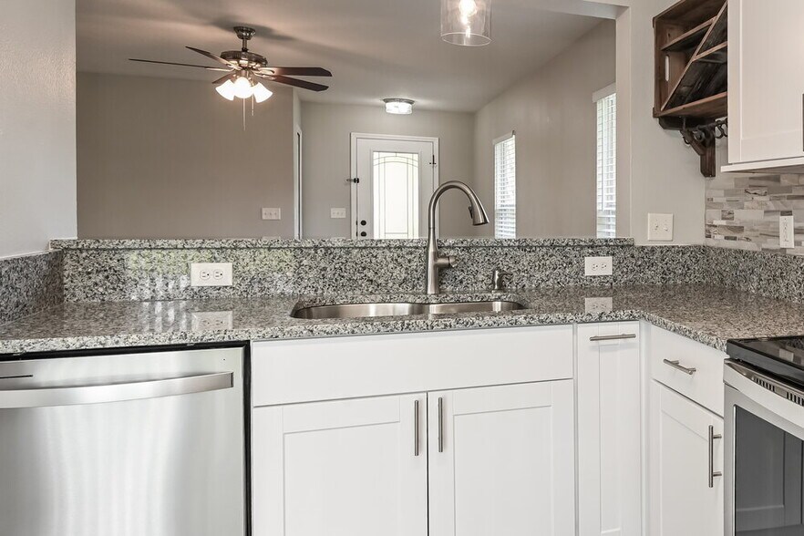 Building Photo - 168 Buck Run Way