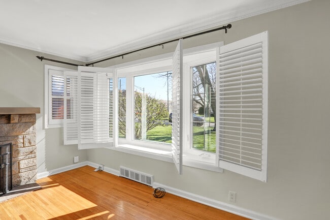 Building Photo - 1240 N Irvington Ave