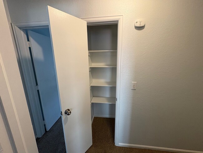 Building Photo - 3 Bed 2.5 Bath Home with 2 Car Detached Ga...