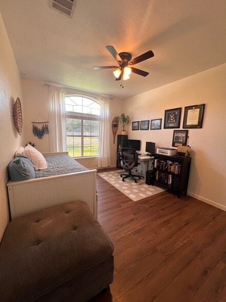 Building Photo - 505 Preakness Pl