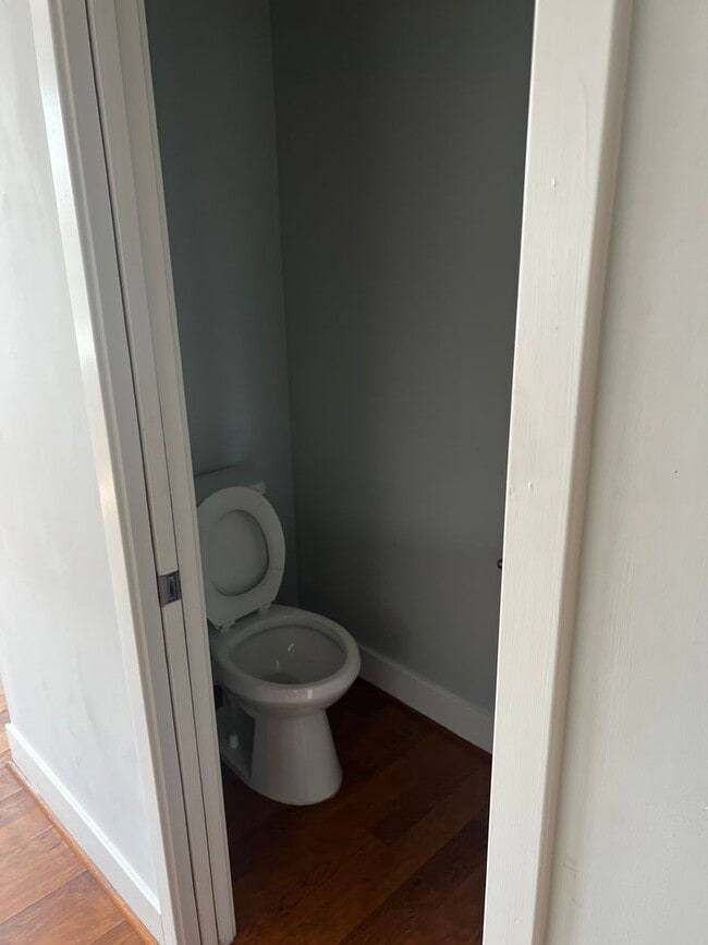 Building Photo - 1427 Monroe St NE