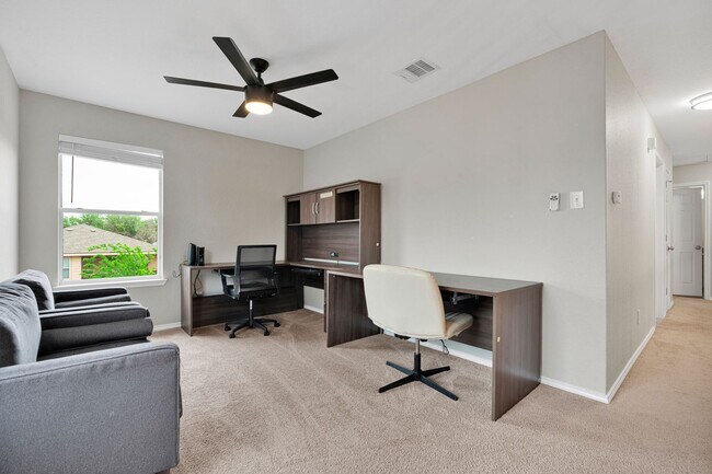 Building Photo - Charming 3 Bed 2.5 Bath Home in Woodlake Meadows Community