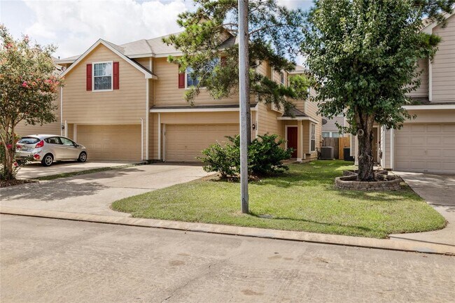 Building Photo - 16635 Newglen Ln