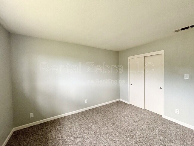 Building Photo - 3275 Cheyenne Dr