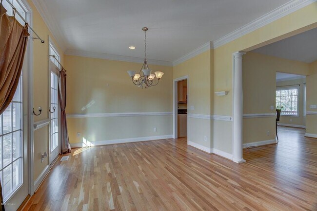 Formal Dining - 7107 Long Boat Cir