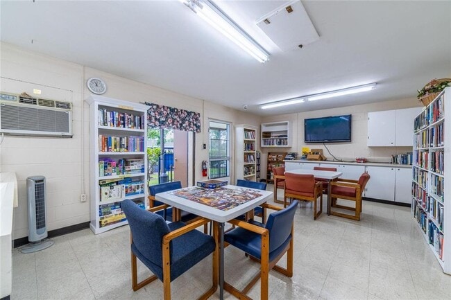 Building Photo - 4112 Hampton Dr