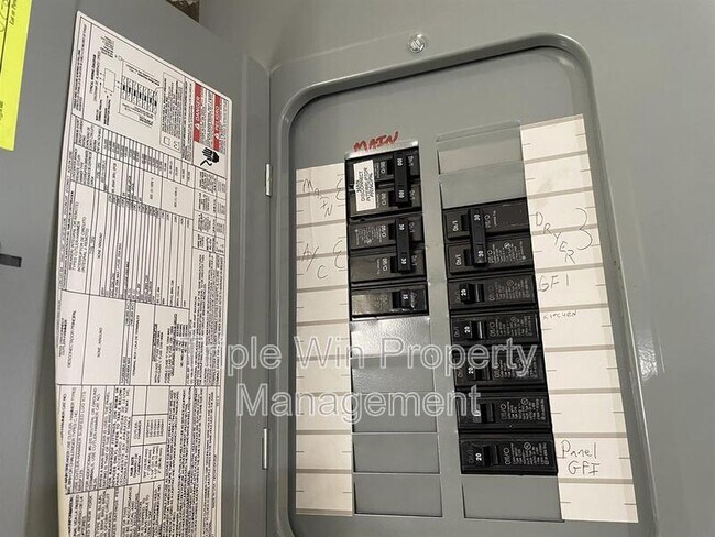 Building Photo - 1105 S Waterford Dr