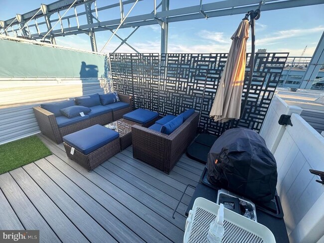 Building Photo - 7 N Christopher Columbus Blvd