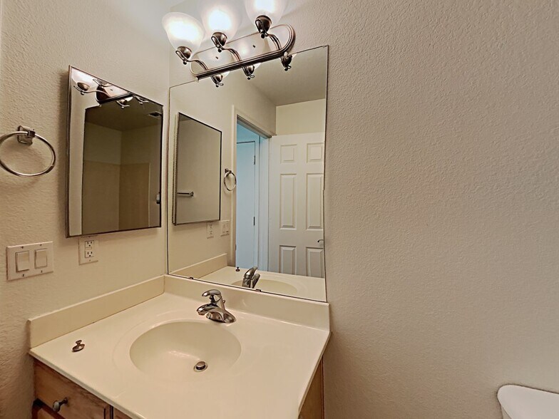 Building Photo - 17522 W Calavar Rd