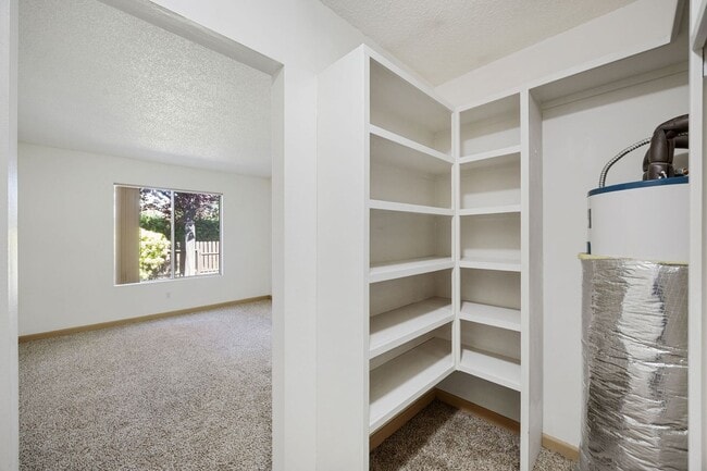 Building Photo - Delightful 1bed/1bath Condo located in the...