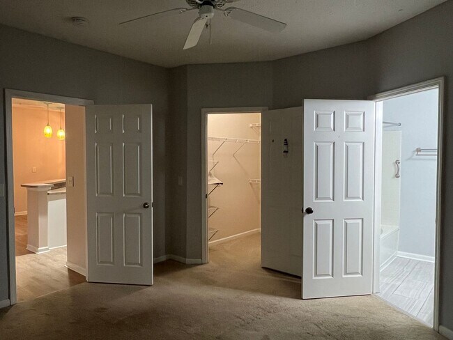 Building Photo - Lovely Condo with Updated Bathrooms and Private View - Summer House