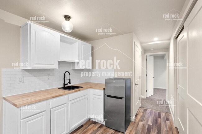 Building Photo - 6103 W Wind River Dr