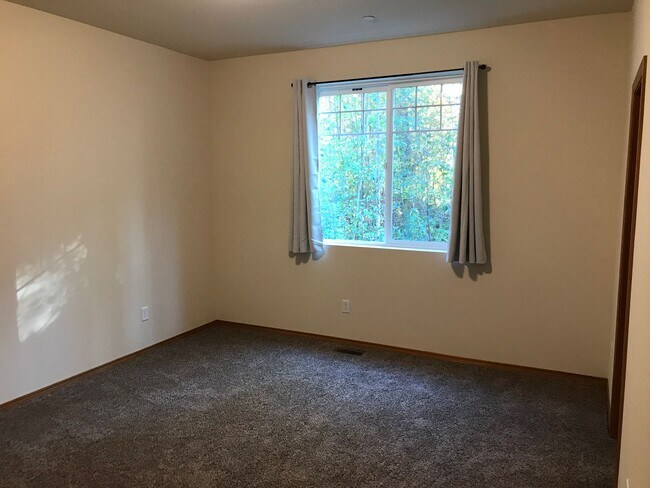 Building Photo - 715 Kodiak Ln